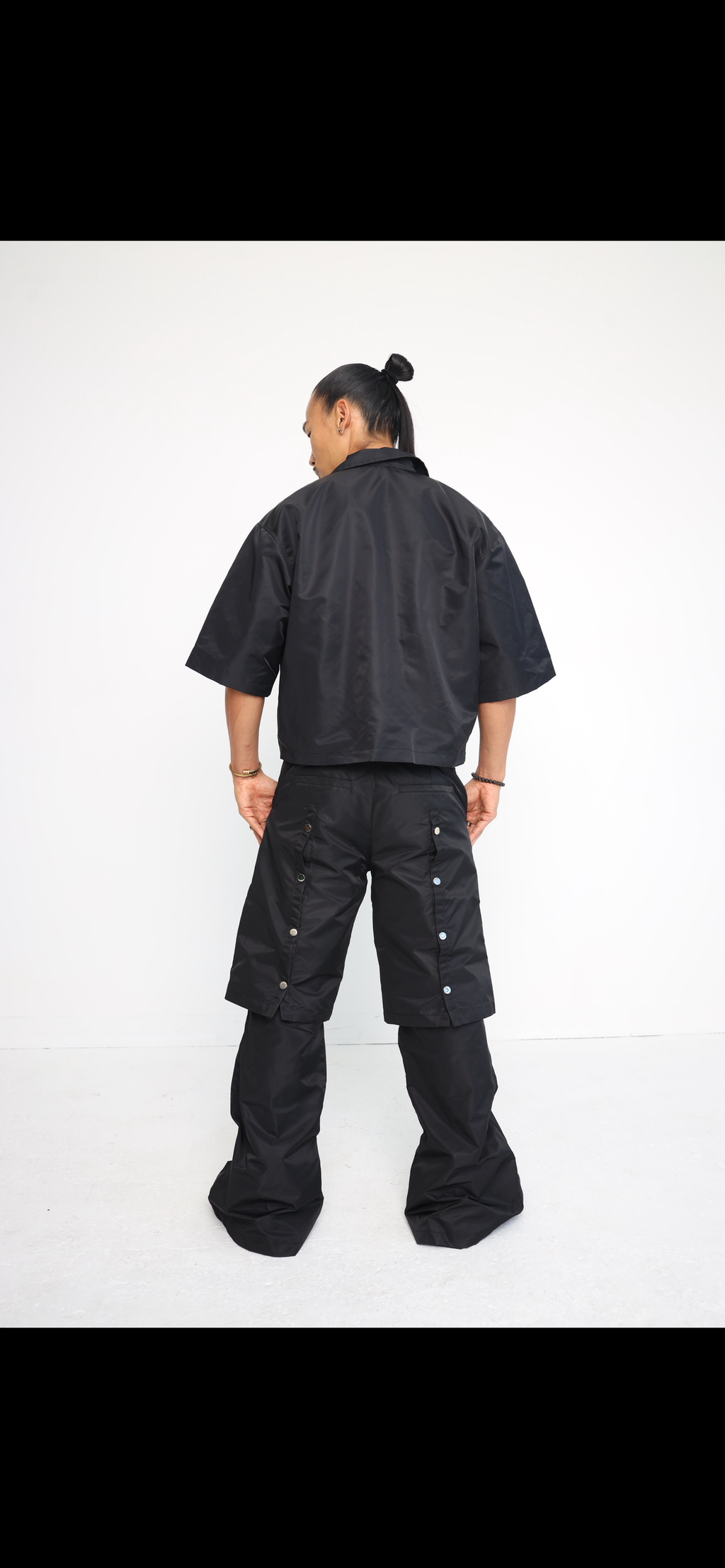 Hi low detached snap jogger