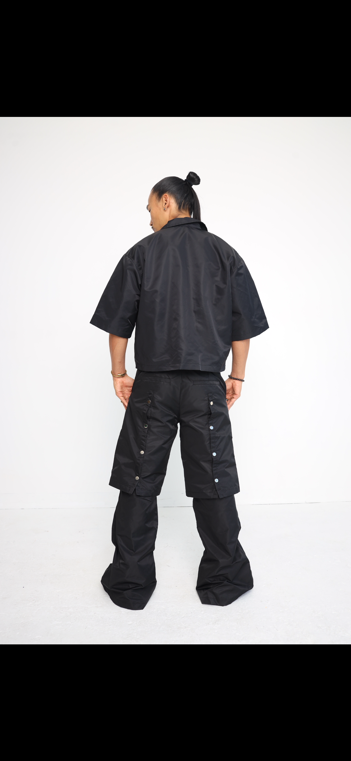 Hi low detached snap jogger